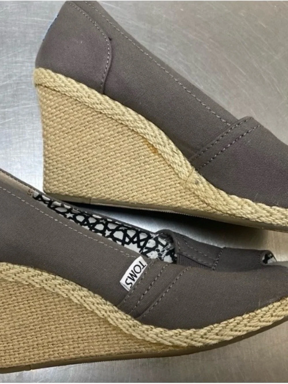 TOMS Calypso Gray Canvas Peep-Toe Espadrille Wedge Heels - Size 8